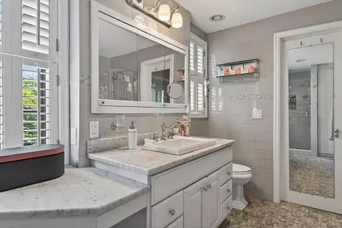 Bath - 51 Pinesbridge Rd, New Castle, NY 10562 photo 1 of 8