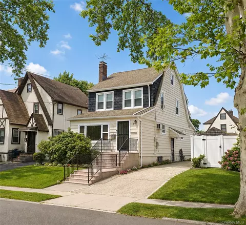 33-34 172nd St, Flushing, NY 11358