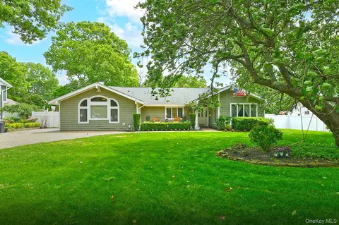 1019 Old Medford Ave, Farmingville, NY 11738