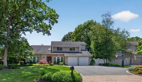 49 Annandale Rd, Commack, NY 11725