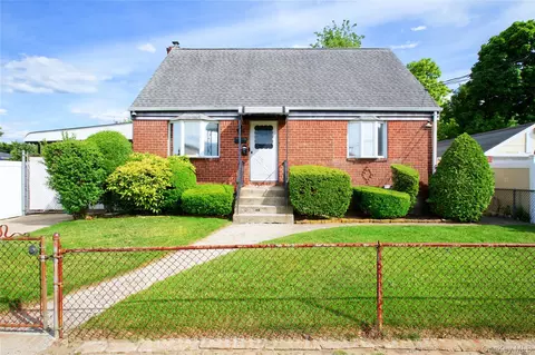 13819 Caney Ln, New York, NY 11422