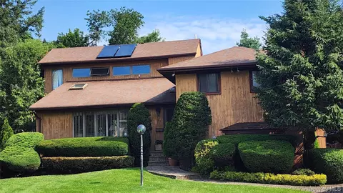 65 Elmtree Ln, Jericho, NY 11753