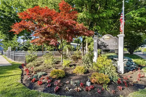127 Cardinal Ln #127, Islip, NY 11751