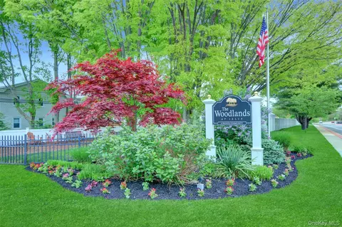 127 Cardinal Ln #127, Islip, NY 11751