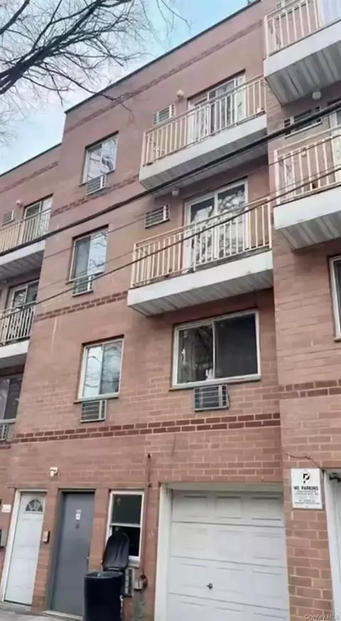35-09 Leavitt St, Flushing, NY 11354