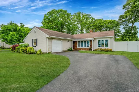57 Henry Ave, Selden, NY 11784