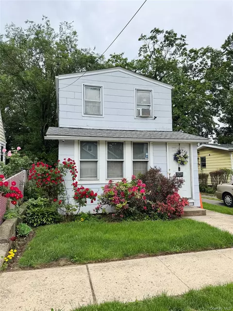 12128 Benton St, New York, NY 11413