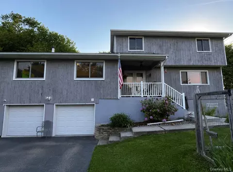 25 Lenape Rd, Newburgh, NY 12550