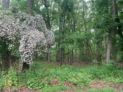 105 Laurel Ln, Brookhaven, NY 11777