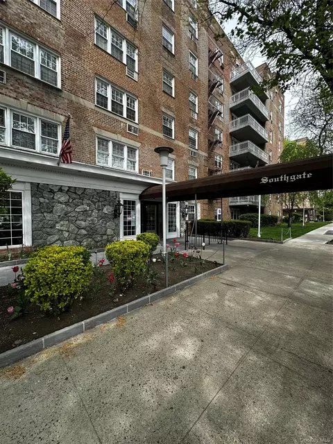 14930 88th St #3D, Howard Beach, NY 11414