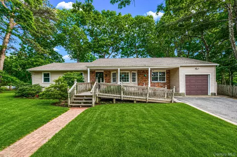 2 Linden Ave, Holtsville, NY 11742