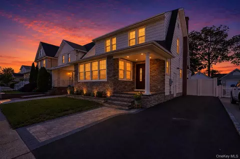 2913 Davis St, Oceanside, NY 11572