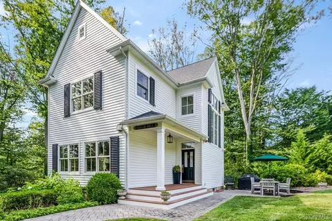 69 Southdown Rd, Huntington, NY 11743