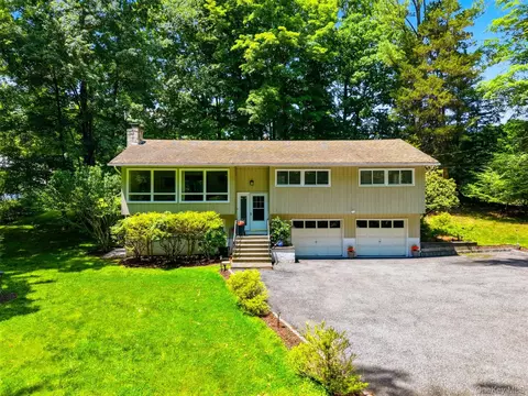 370 Furnace Dock Rd, Cortlandt, NY 10567