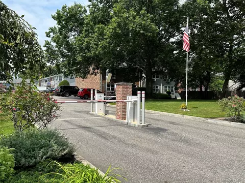 Exterior - 249 Fairharbor Dr #249, Patchogue, NY 11772 photo 8 of 9