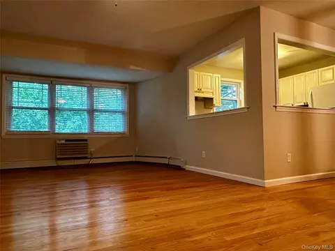 Living - 249 Fairharbor Dr #249, Patchogue, NY 11772 photo 2 of 5