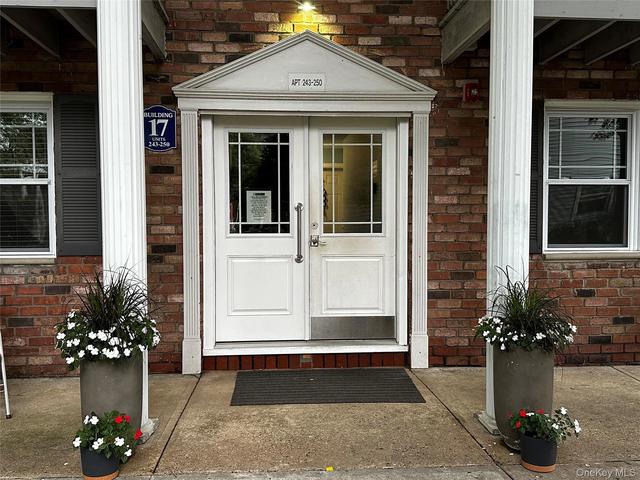 249 Fairharbor Dr #249, Patchogue, NY 11772