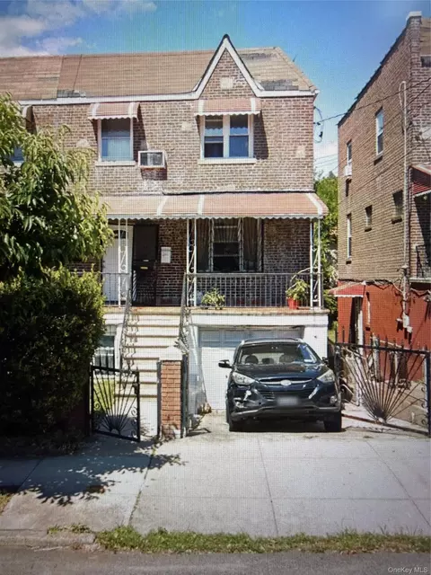 2749 Fish Ave, New York, NY 10469