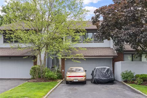 83 Foxwood Dr, Jericho, NY 11753