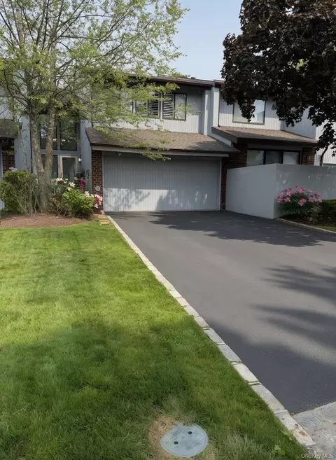 83 Foxwood Dr, Jericho, NY 11753