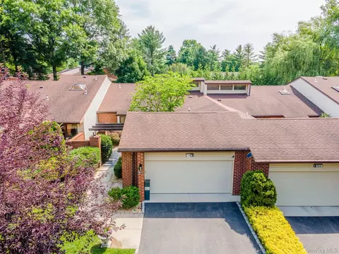 215 Hornbill Dr, North Hempstead, NY 11030