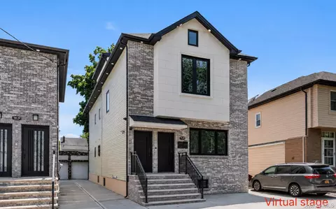 16428 77th Rd, New York, NY 11366
