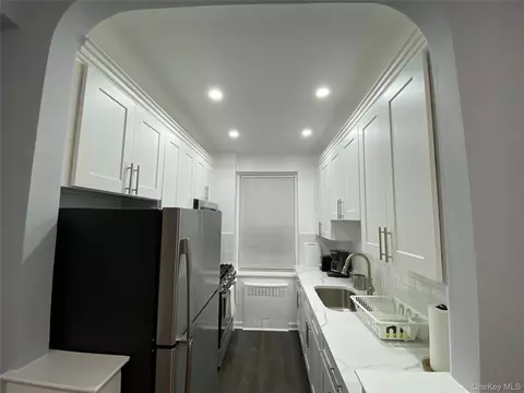 63-60 102nd St #D1, New York, NY 11374
