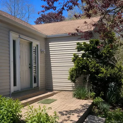 719 N Sea Rd, Southampton, NY 11968