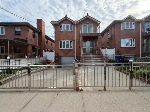 4728 Bowne St, Flushing, NY 11355