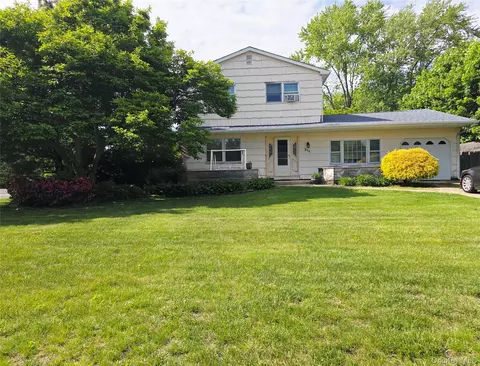211 Babylon St, Islip Terrace, NY 11752