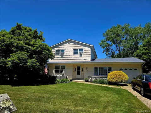 211 Babylon St, Islip Terrace, NY 11752