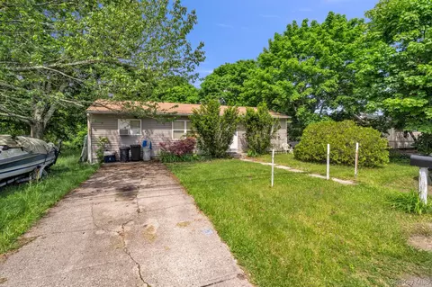 656 Taylor Ave, Brookhaven, NY 11772