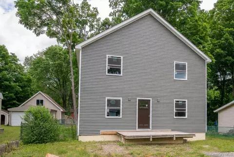 22 Oak St, Greenwood Lake, NY 10925