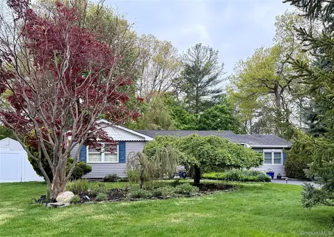 71 Ridge Haven Dr, Ridge, NY 11961