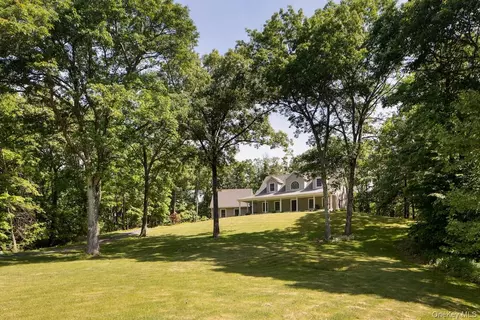 82 Maple Hill Ln, Pine Plains, NY 12567