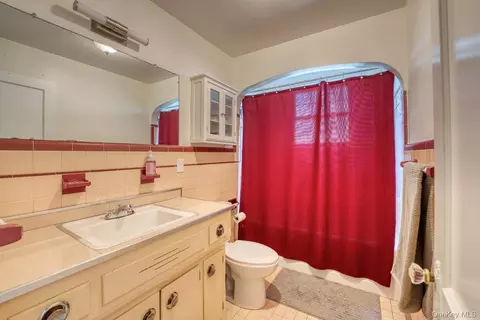 Bath - 12 Gaskin Rd, Poughkeepsie, NY 12601 photo 3 of 3