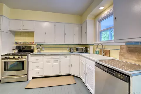 Kitchen - 12 Gaskin Rd, Poughkeepsie, NY 12601 photo 2 of 2