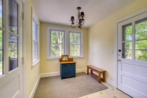 Entry Way - 12 Gaskin Rd, Poughkeepsie, NY 12601 photo 2 of 2