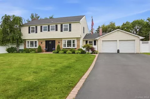 4 Blackwell Ct, Stony Brook, NY 11790
