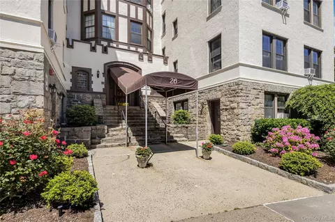 26 Pondfield Rd #1D, Bronxville, NY 10708