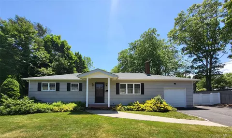46 Southaven Ave, Medford, NY 11763