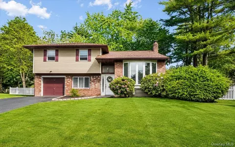 2466 New York New York Ave, Huntington, NY 11747