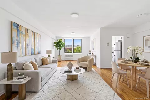 1040 Neilson St #4F, New York, NY 11691