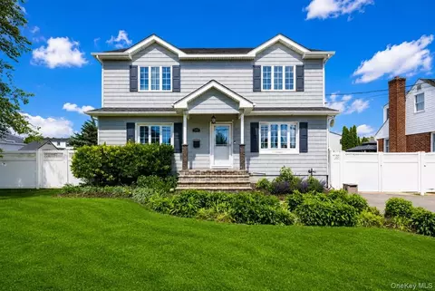 140 Euclid Ave, Massapequa, NY 11758