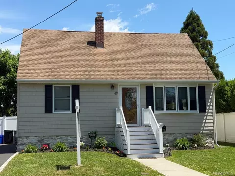 49 Mortimer Ave, Babylon, NY 11702