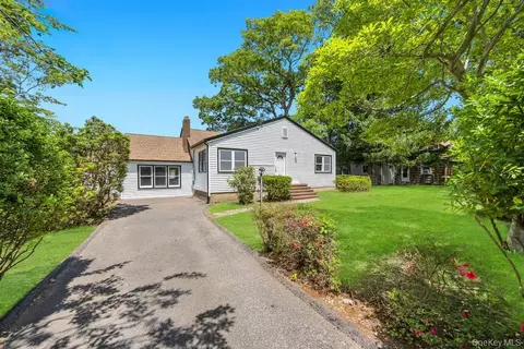 5 Radford Rd, Lake Grove, NY 11755
