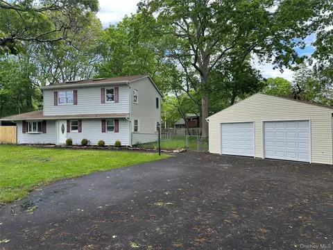 279 Beaver Dr, Mastic Beach, NY 11951