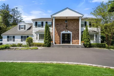 119 Plainview Rd, Woodbury, NY 11797