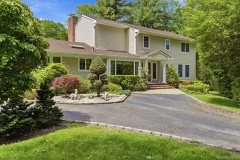 6 Brandy Rd, Cold Spring Harbor, NY 11724