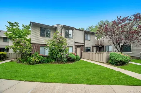 203 Birchwood Rd # 203, Coram, NY 11727